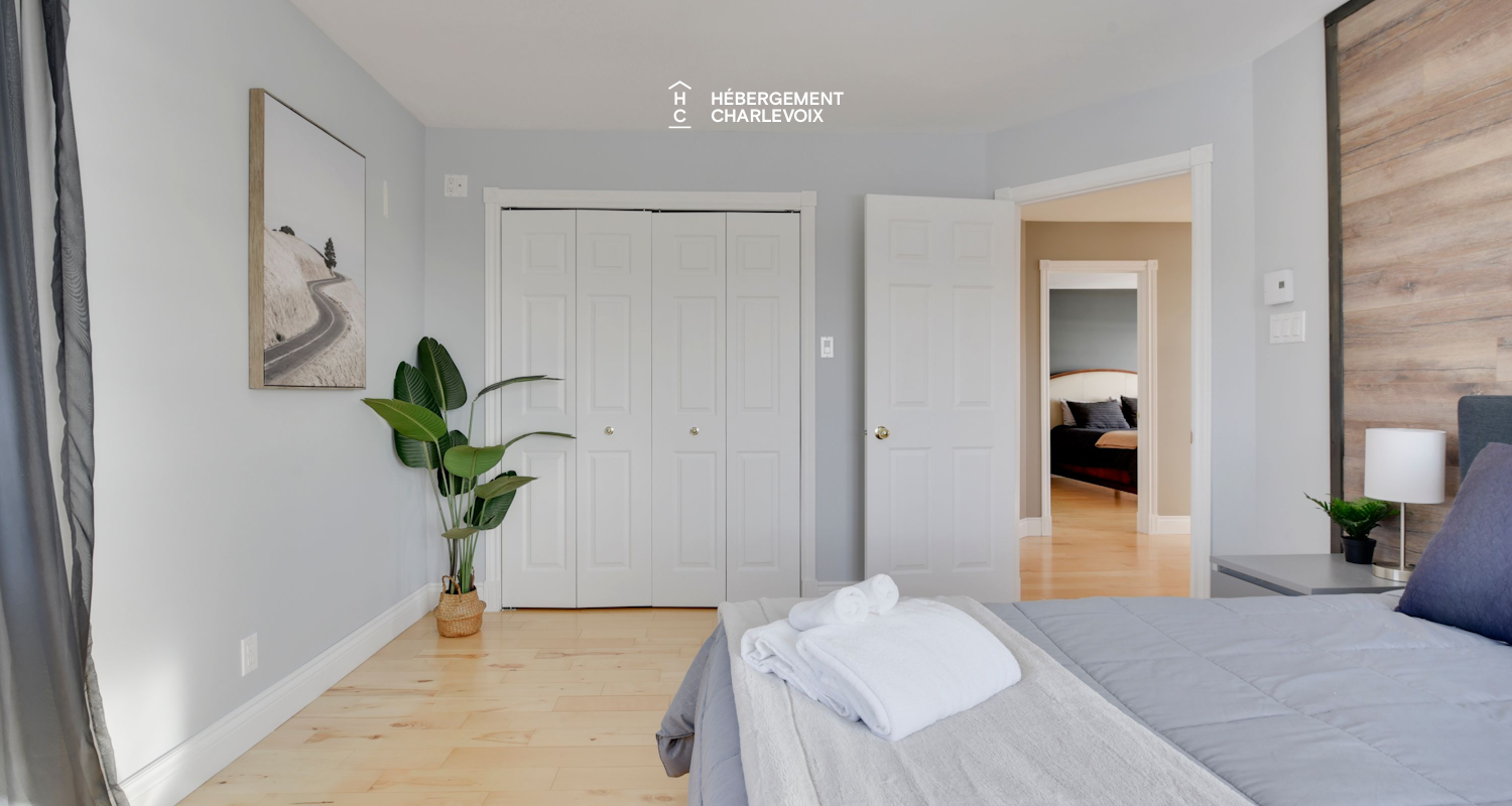 MAR-17 - Roof terrace with river view.